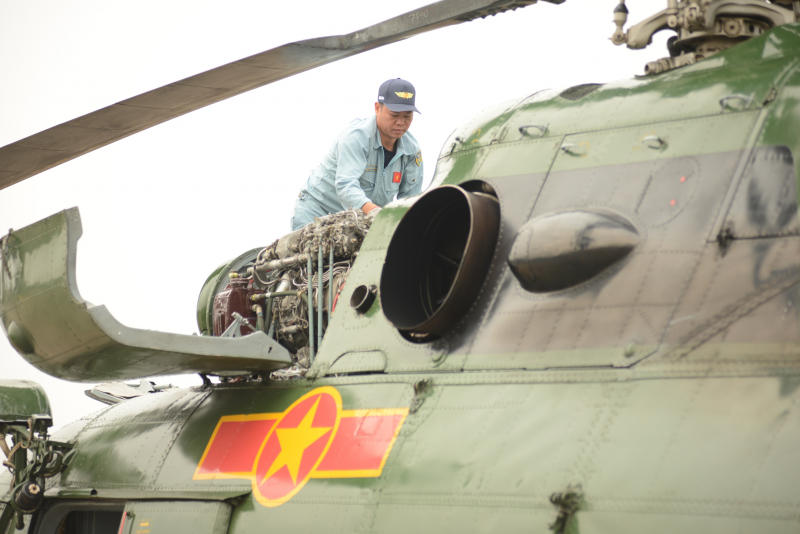 Các phi đội bay tập luyện, sẵn sàng xuất kích, tỏa sáng trên bầu trời TP Hồ Chí Minh  -2