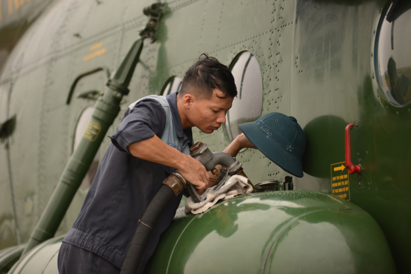 Các phi đội bay tập luyện, sẵn sàng xuất kích, tỏa sáng trên bầu trời TP Hồ Chí Minh  -4