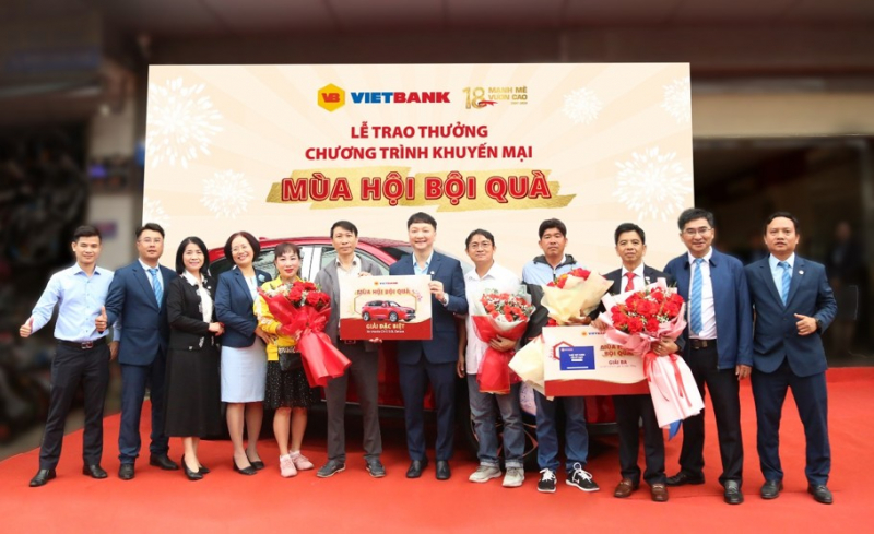 Ôtô Mazda CX-5 trị giá hơn 1 tỷ đã được trao tận tay khách hàng may mắn của Vietbank -0