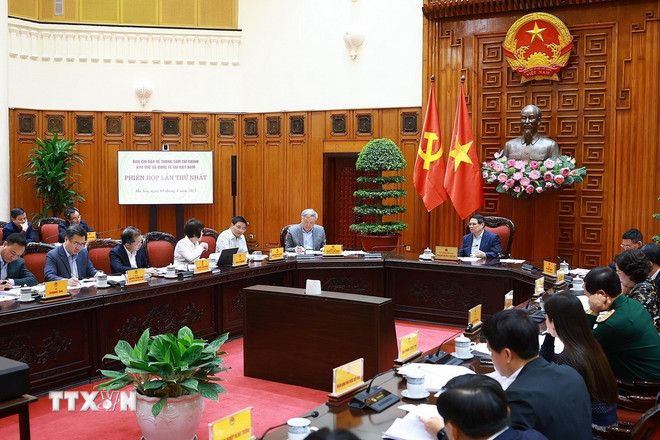 Thủ tướng: Cân nhắc việc xây dựng 1-2 trung tâm tài chính quốc tế tại Việt Nam -0