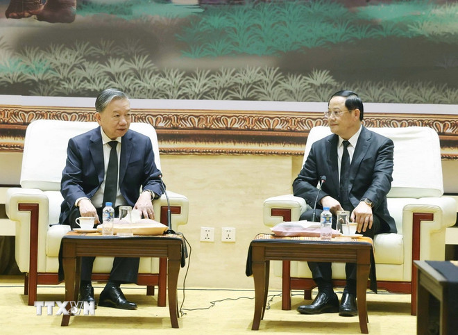 Tổng Bí thư Tô Lâm dẫn đầu đoàn Việt Nam viếng đồng chí Khamtay Siphandone -0