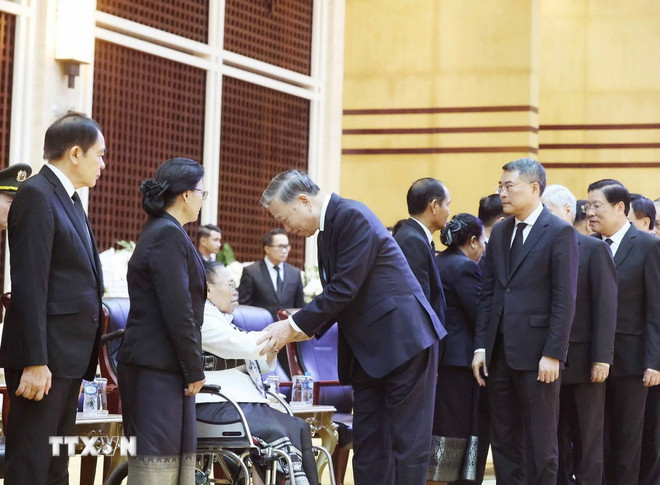 Tổng Bí thư Tô Lâm dẫn đầu đoàn Việt Nam viếng đồng chí Khamtay Siphandone -0