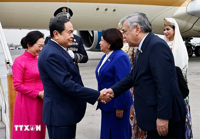 Chủ tịch Quốc hội bắt đầu tham dự Đại hội đồng IPU-150, thăm Uzbekistan -0