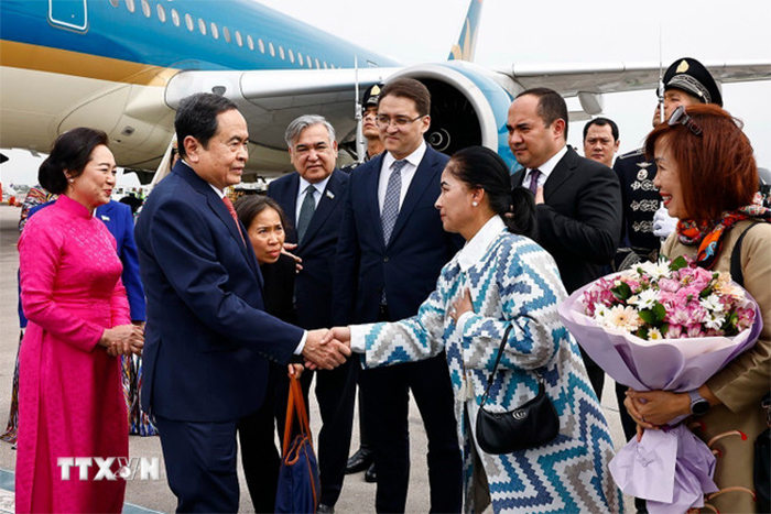 Chủ tịch Quốc hội bắt đầu tham dự Đại hội đồng IPU-150, thăm Uzbekistan -0