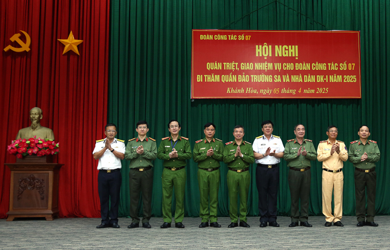 Đoàn công tác Bộ Công an sẵn sàng cho hành trình Trường Sa -0