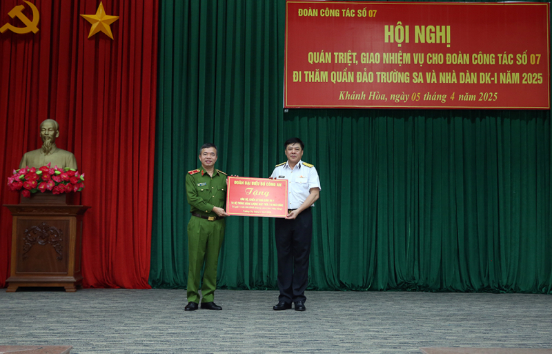 Đoàn công tác Bộ Công an sẵn sàng cho hành trình Trường Sa -0