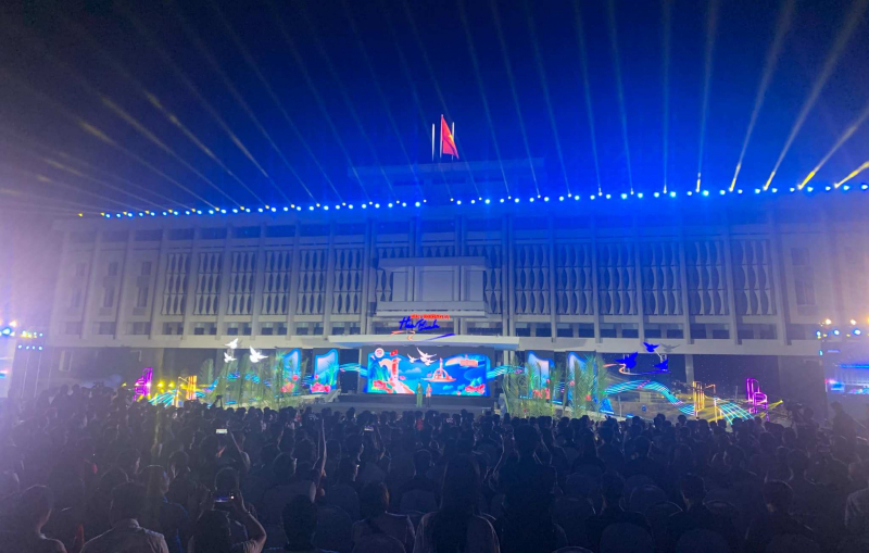 “Bản trường ca hòa bình” tái hiện hành trình 50 năm “Non sông liền một dải” -0