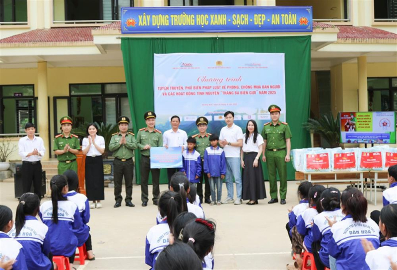Tuổi trẻ Văn phòng Bộ Công an dành nguồn lực 500 triệu đồng hỗ trợ hai tỉnh Hà Tĩnh, Quảng Bình -0