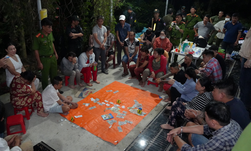 hiện trường khám phá vụ đánh bạc (hội xuân- cai lậy). ảnh trọng tín (1).jpeg -0