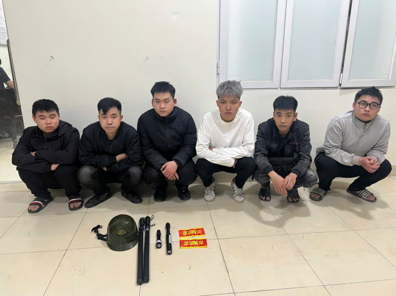 Đeo băng đỏ, giả danh “141” hành hung người đi đường để tăng tương tác mạng xã hội -0