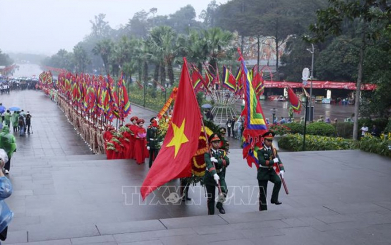 Chủ tịch nước Lương Cường lên núi Nghĩa Lĩnh dâng hương tưởng niệm các Vua Hùng -0