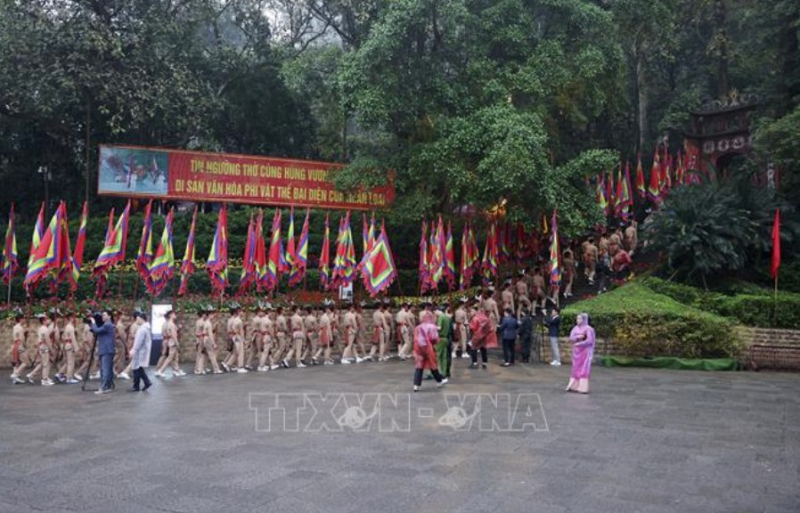 Chủ tịch nước Lương Cường lên núi Nghĩa Lĩnh dâng hương tưởng niệm các Vua Hùng -2