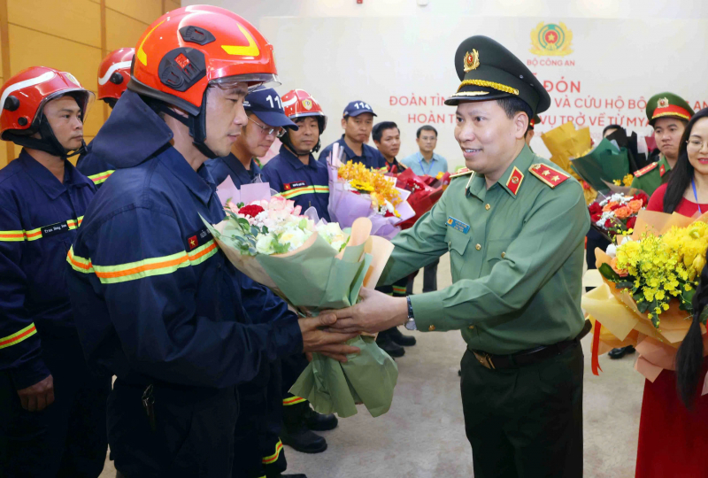 Thứ trưởng Lê Văn Tuyến đón Đoàn CNCH Bộ Công an trở về từ Myanmar -0