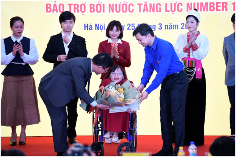 Giải thưởng “Bền Đam Mê” cùng cô giáo “Tâm thủy tinh” ươm mầm tri thức cho hàng trăm học sinh khó khăn -0