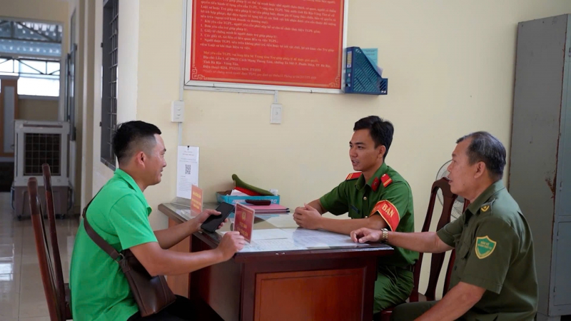 Nhiều hiệu quả tích cực từ chương trình “Cuối tuần đồng hành cùng Công an cơ sở” -4