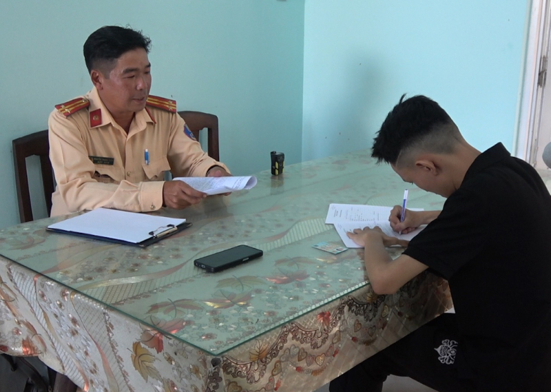 Công an Tiền Giang xử lý nghiêm tình trạng “độ chế” xe, tụ tập chạy lạng lách -0