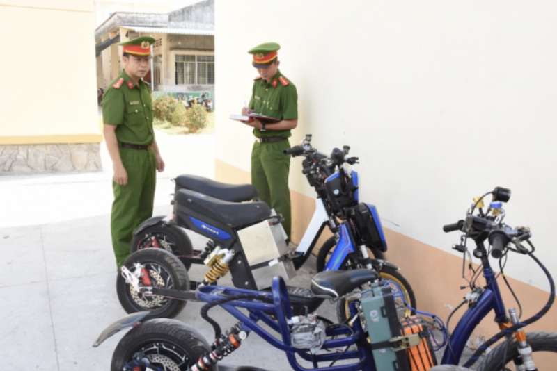 Công an Tiền Giang xử lý nghiêm tình trạng “độ chế” xe, tụ tập chạy lạng lách -0