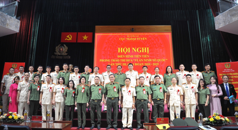  7 tập thể và 15 cá nhân điển hình tiên tiến của Cục Ngoại tuyến được tôn vinh -0