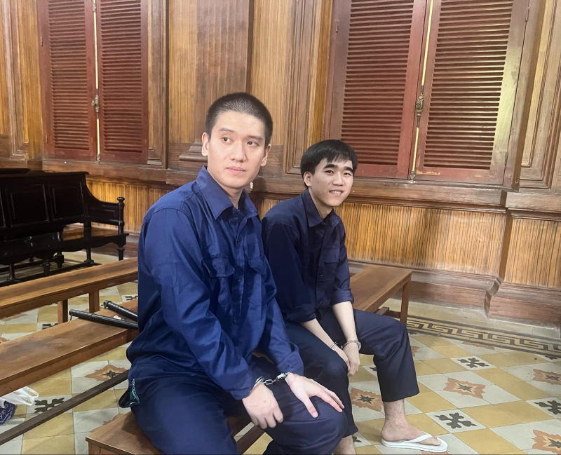 Vận chuyển 22,5 kg viên nén màu vàng, hai thanh niên lãnh án tử hình -0