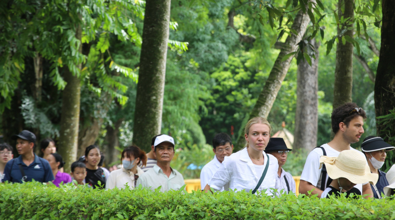 Thủ tướng yêu cầu thúc đẩy phát triển du lịch, bảo đảm tăng trưởng hai con số -0