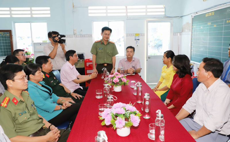 Công an Sóc Trăng chúc Tết Chôl Chnăm Thmây của đồng bào Khmer -2