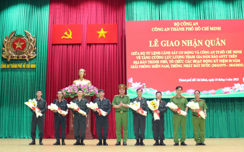 Tăng cường lực lượng Cảnh sát Cơ động cho Công an TP Hồ Chí Minh  -1