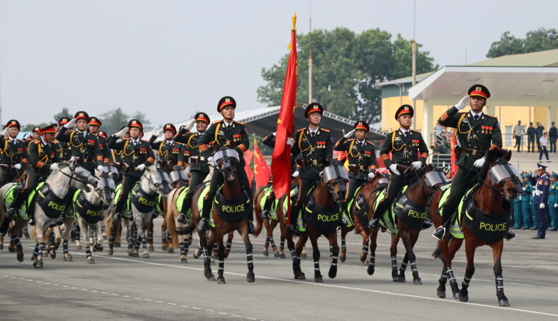 Hợp luyện các khối diễu binh, diễu hành trước Lễ kỷ niệm mừng Ngày non sông thống nhất  -0