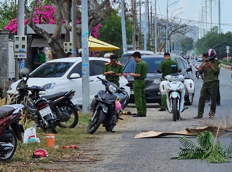 Một phụ nữ bị “chồng hờ” chặn đường đâm tử vong -0