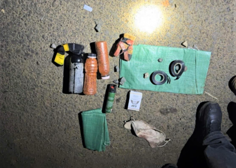 Dùng bình xịt hơi cay chống trả Công an khi phát hiện trộm chó -0