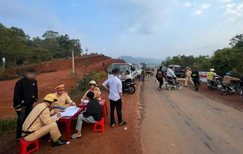 Gần 80 thanh niên 