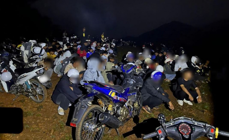 Gần 80 thanh niên 