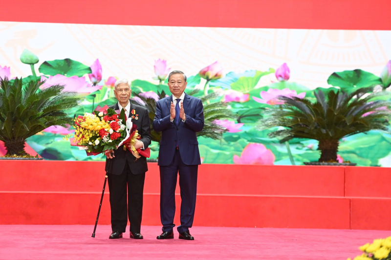 Hồi tưởng hào khí, thắp sáng niềm tin, xây dựng đất nước ngày càng hùng cường -0