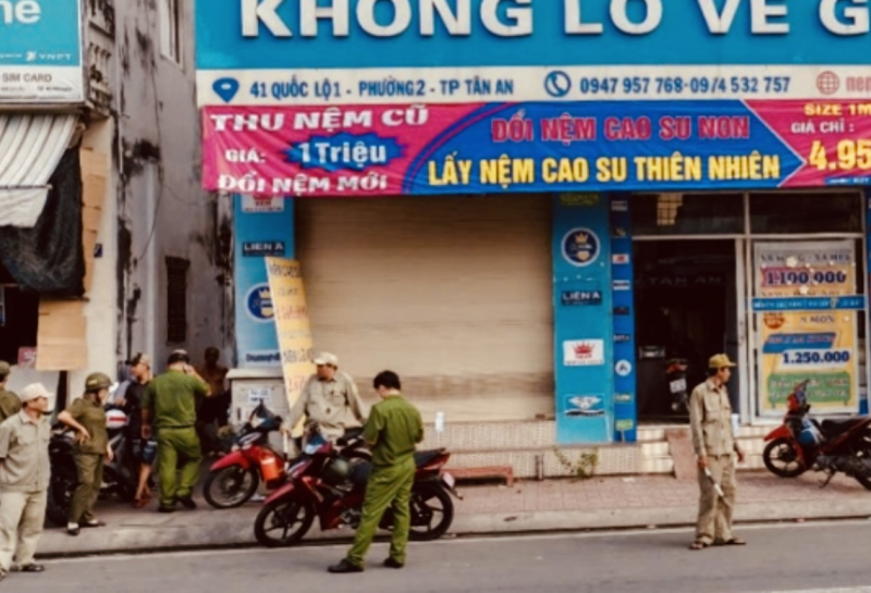 Nhân viên nữ tử vong bất thường trong của hàng buôn bán nệm -0
