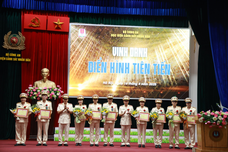 Học viện CSND tuyên dương điển hình tiên tiến Phong trào thi đua