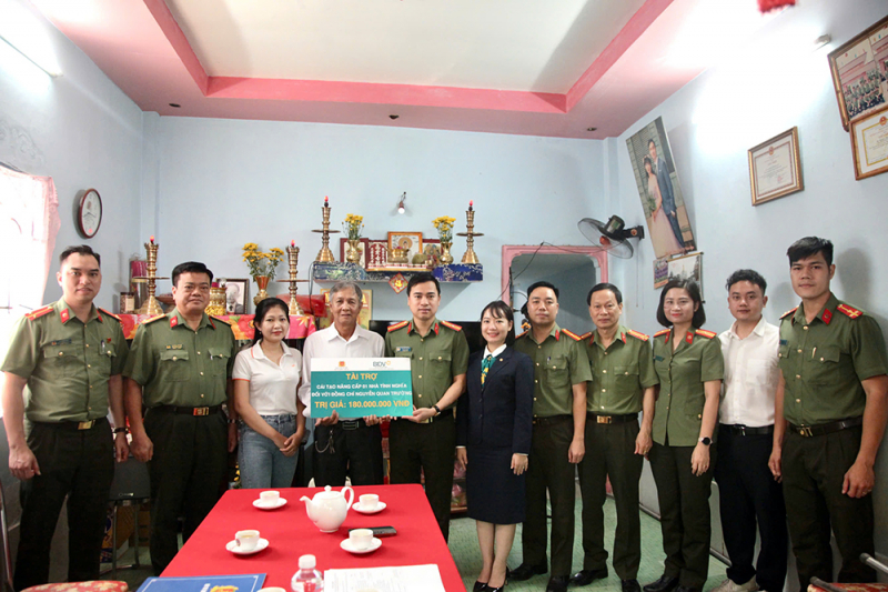 Hành trình tri ân và tiếp nối truyền thống anh hùng -0