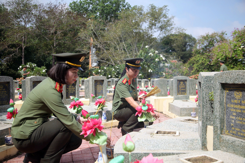Hành trình tri ân và tiếp nối truyền thống anh hùng -0