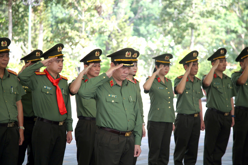 Hành trình tri ân và tiếp nối truyền thống anh hùng -0