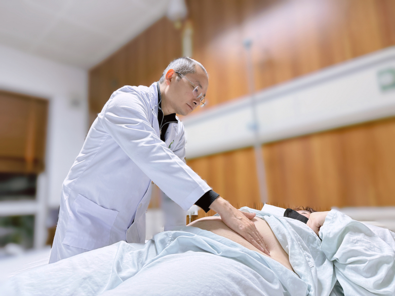 Cô gái 102 kg được thắt dạ dày giảm béo -0