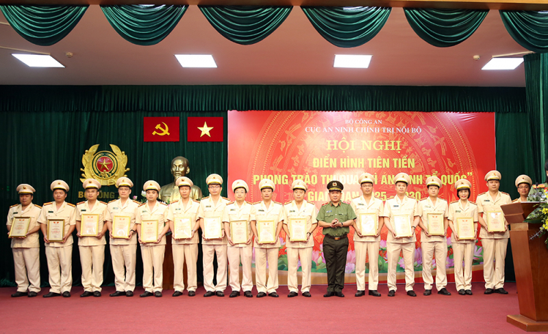 Ngọn lửa thi đua trên mặt trận giữ gìn an ninh chính trị nội bộ -1