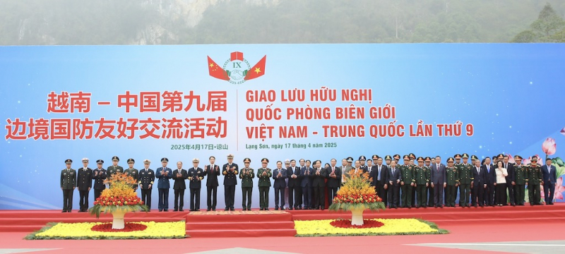 Bộ trưởng Phan Văn Giang hội đàm với Bộ trưởng Đổng Quân -1