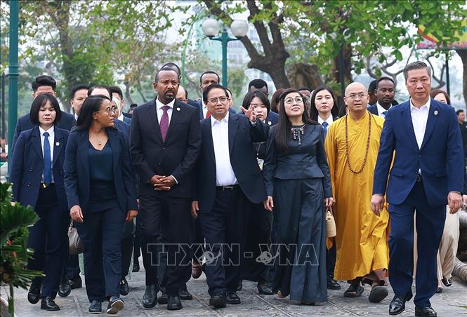 Thủ tướng Phạm Minh Chính và Thủ tướng Ethiopia cùng dùng bữa sáng và tham quan chùa Trấn Quốc -0