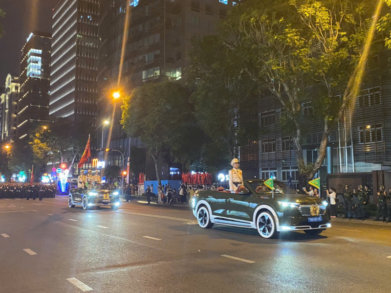 Hình ảnh hợp luyện diễu binh, diễu hành tại đường Lê Duẩn -1