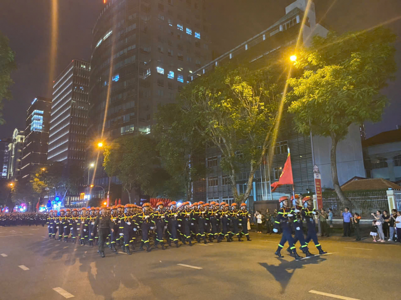 Hình ảnh hợp luyện diễu binh, diễu hành tại đường Lê Duẩn -2