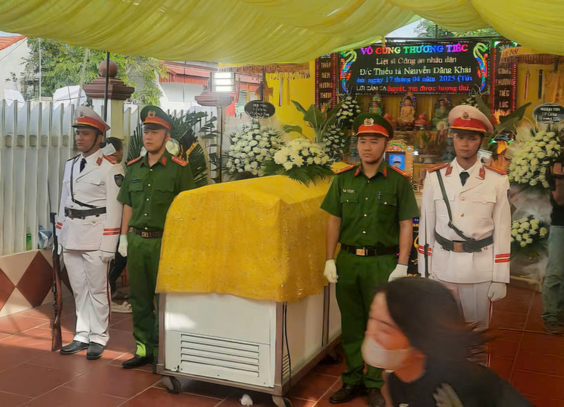 Bộ trưởng Lương Tam Quang gửi vòng hoa viếng Thiếu tá Nguyễn Đăng Khải -0