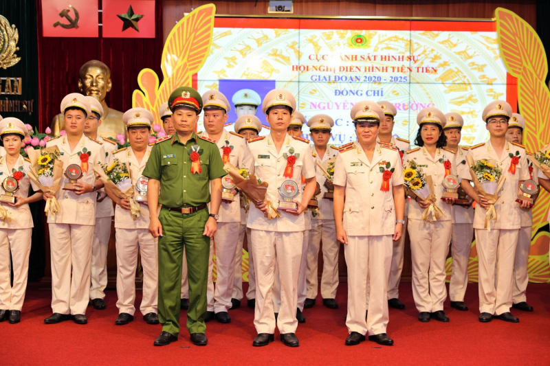 Cục Cảnh sát hình sự tuyên dương điển hình tiên tiến phong trào thi đua 
