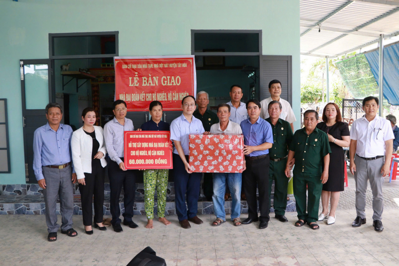 Nghĩa cử nhân văn từ những căn nhà trên quê hương Tây Hòa -0