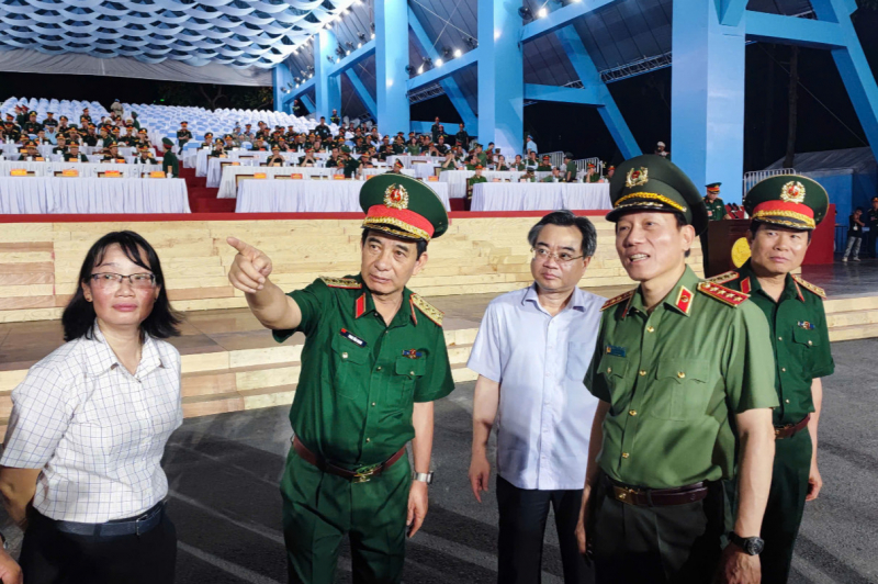 Hình ảnh hợp luyện diễu binh, diễu hành tại đường Lê Duẩn -1