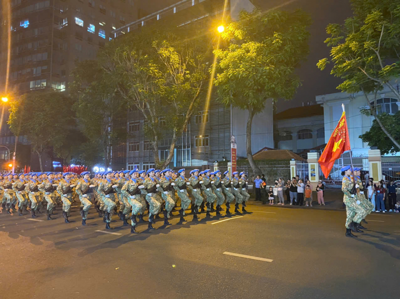 Hình ảnh hợp luyện diễu binh, diễu hành tại đường Lê Duẩn -8