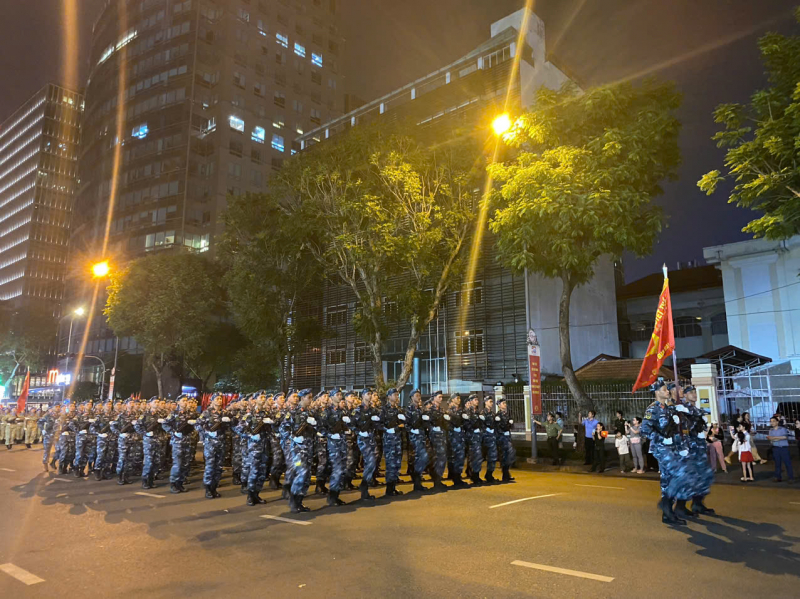 Hình ảnh hợp luyện diễu binh, diễu hành tại đường Lê Duẩn -9