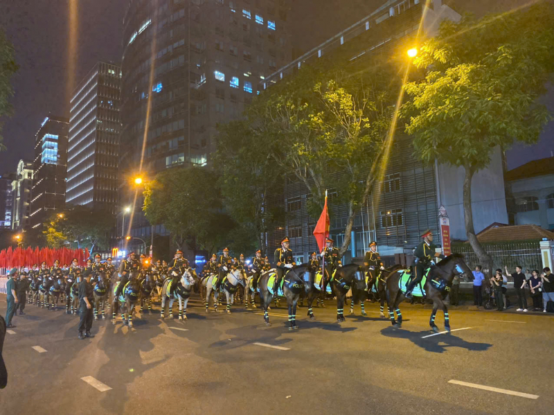 Hình ảnh hợp luyện diễu binh, diễu hành tại đường Lê Duẩn -6